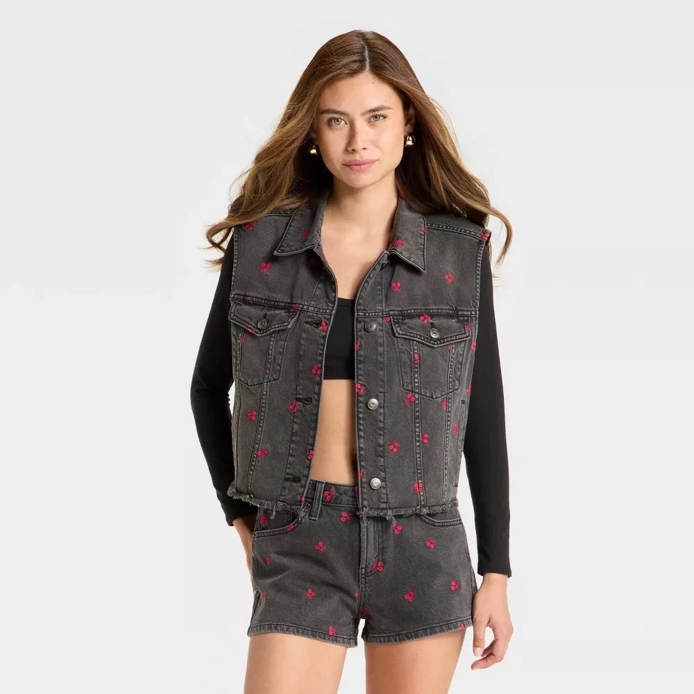 NWT Wild Fable Black Denim Vest with Cherry Red Embroidery Size Small